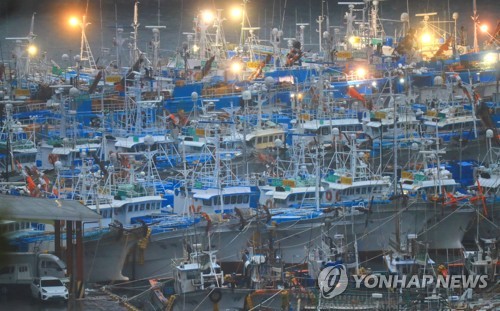 제주 할퀸 '콩레이' 한반도 근접…침수·정전 피해 속출