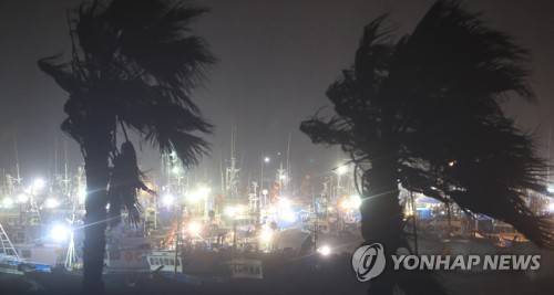 태풍 콩레이 제주 강타…침수피해 속출, 1000여가구 정전