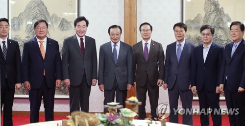 고용난에 단기인턴 '고육지책'…경기회복 판단도 철회