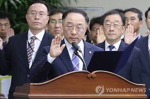 홍남기 "가짜뉴스 종합대책 이달 발표…허위·조작정보로 명명"