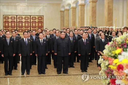 김정은, 당창건일 맞아 금수산궁전 참배…최룡해·김여정 동행