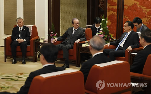 7년만 中단독 방문하는 日총리…경제도·안보도 가까워지는 中日