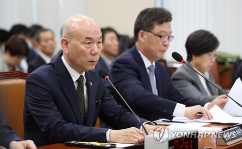 이효성 방통위원장 경력누락 논란…최연혜 "범법행위, 사퇴해야"