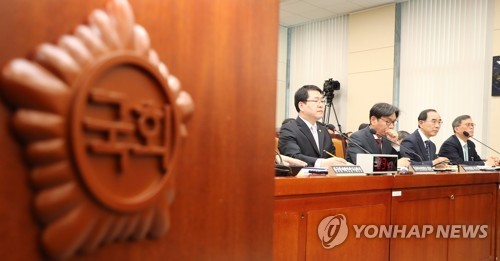 탈원전 두고…한국 "무식하면 용감", 민주 "언젠가 가야 할 길"