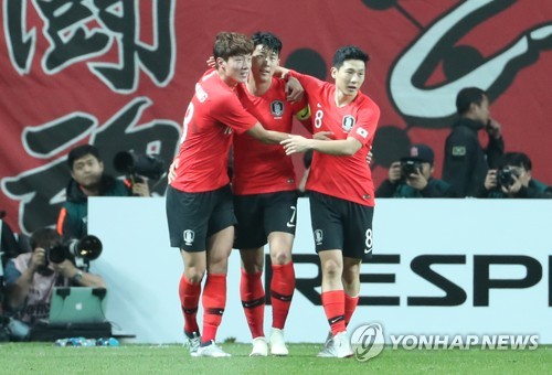 황의조·정우영 '골골'…한국 축구, 36년 만에 우루과이에 첫승