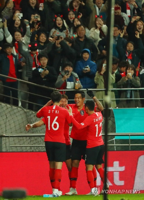 황의조·정우영 '골골'…한국 축구, 36년 만에 우루과이에 첫승