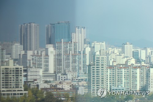 기재부 "일자리·소득분배에 집중…유류세 인하 검토"