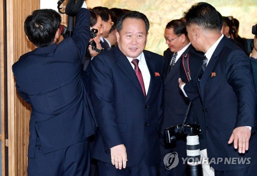 "리선권, 평양 간 기업 총수들에 '냉면이 넘어가냐' 핀잔"