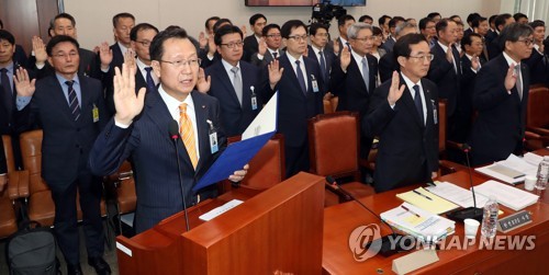 "재생에너지, 세계적 대세" vs "한전 적자 전환, 탈원전 탓"