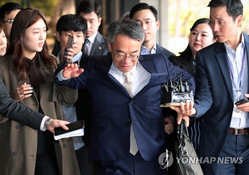 '사법농단 핵심' 임종헌 4차 소환…강제징용 재판거래 집중조사