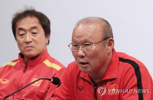 박항서 감독 "한국 축구, 새 감독 오고 나서 동기 부여된 느낌"