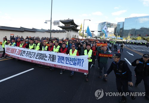 광화문광장 가득 메운 6만 택시기사들…"불법 카풀영업 반대"