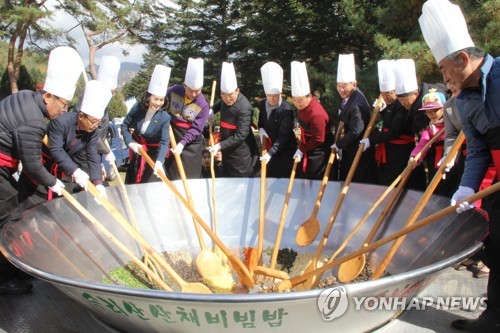 '가을 무르익었네' 울긋불긋 산마다 단풍놀이객 넘실