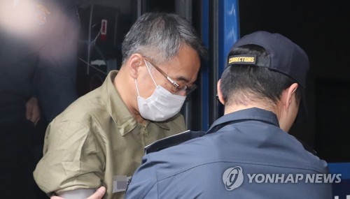 임종헌 구속 후 첫조사…변호인 "구속 부당…무술사화"