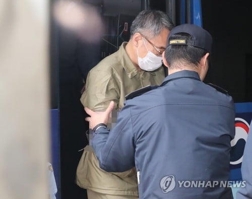 검찰, 임종헌 이틀째 불러 조사…'사법농단 윗선' 입 열까