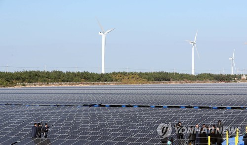 한수원, 새만금에 세계 최대 300MW 수상태양광 짓는다