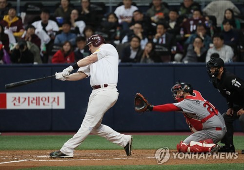 샌즈 결승 투런포…넥센, 인천서 'PO 끝장 보자'