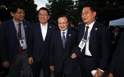 10·4선언 방북단 평양 도착…北 리선권 "기쁜 방문 될 것"