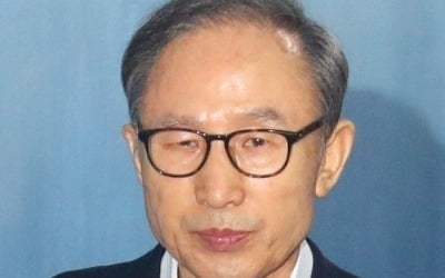 이명박·김기춘·최경환 '직권남용' 무죄…"사법농단 재판 사전포석" 의심도