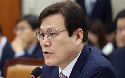 금융위원장 "우리은행에 지배구조 관련 의견 전달하겠다"