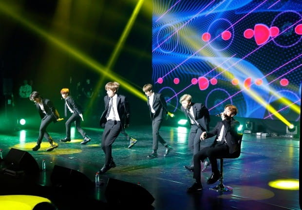 파리에서 열띤 공연 펼치는 'BTS(방탄소년단)' (사진=연합뉴스)