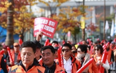 서울 도심서 대규모 집회…촛불 2주년·곰탕집 성추행 판결 규탄