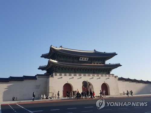 이낙연 총리 "단군의 후손 남북, 인간세상 널리 이롭게 하길"