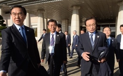 이해찬 "10·카지노 꽁머니 즉시지급 정신 잘 잇자"…리선권 "뿌리없는 줄기없어"