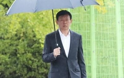 신동빈 석방 사흘 만에 출근…'수감 8개월' 멈춰선 롯데 현안 챙긴다