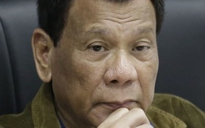 '건강이상설' 필리핀 두테르테 대통령 소재 공개도 오락가락
