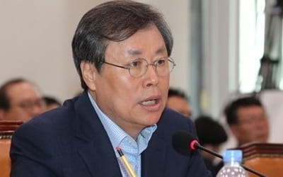 도종환 장관 "무비자 입국 부작용 최소화 방안 마련"