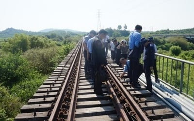 中매체 "남북, 철도·도로 합의에도 美제재 벗어날 수 없어"