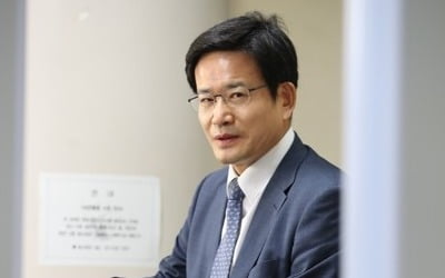 '국정원 정치공작' 유성옥 前심리전단장 1심서 보석 취소…실형