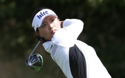 LPGA 투어 신인왕 고진영 "한국 투어에서는 못 받았는데…"