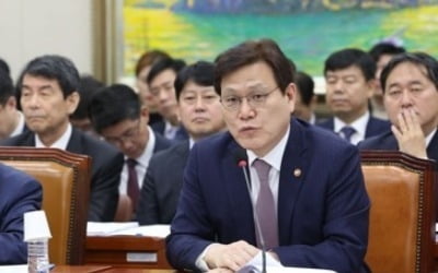 금융위원장 "신용카드 수수료 실질적 인하 방안 마련할 것"