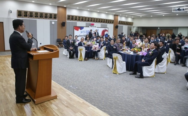 충남 경제 발전 이끈 기업 한 자리에…2018년 기업인대상 시상