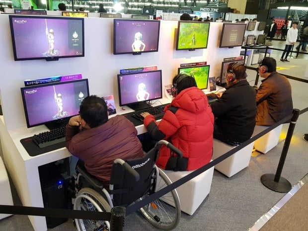 [지스타 2018] "목발 짚고 휠체어 타고"…장애인도 편하게 즐긴다