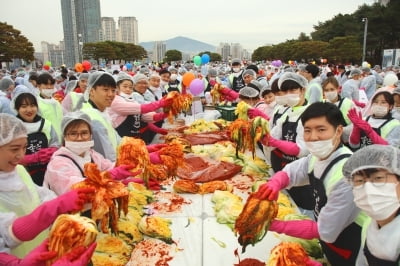 무학,사랑의 김치나눔 한마당 후원