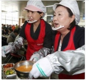 혜경궁 김씨 트위터에 올라왔던 김정숙 여사와 김혜경 사진