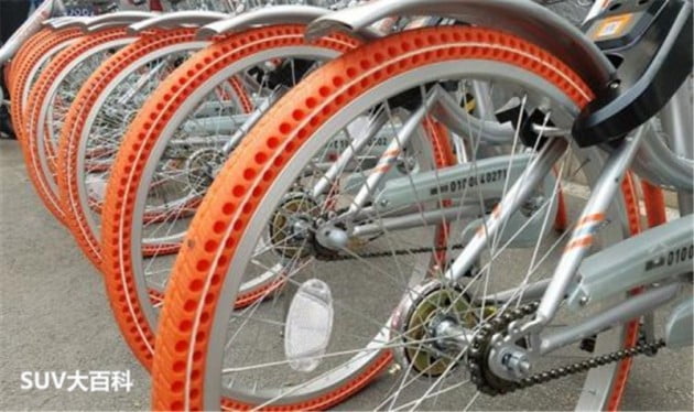 중국 공유 자전거업체 모바이크가 지난해부터 보급하고 있는 에어리스 타이어 자전거