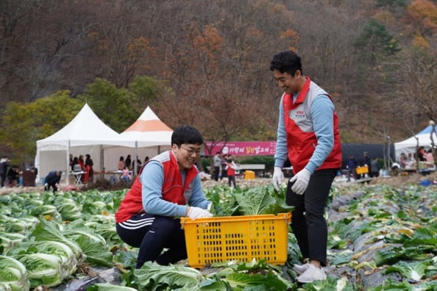 부산은행,사랑의 김장나눔 봉사활동 실시