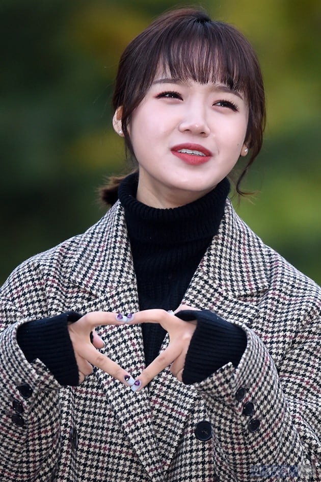 [포토] 위키미키 최유정, '팬들 향한 하트~'