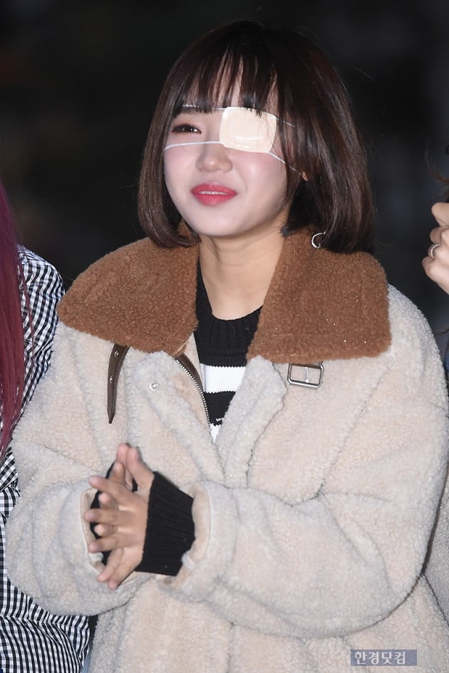 [포토] 위키미키 최유정, '안대 쓰고 수줍은 미소~'