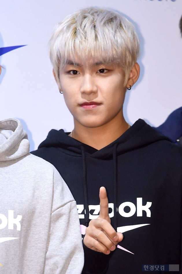 [포토] 워너원 박우진, '워너블 마음에 쏙 드는 귀여움~'