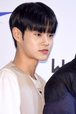 [포토] 워너원 이대휘, '강렬한 눈빛 카리스마~'