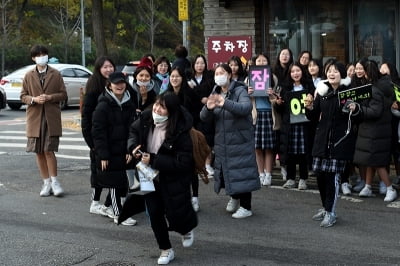 [포토] 후배들 응원에 힘이 난다~