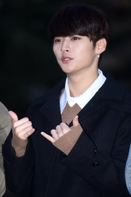 [포토] 스트레이 키즈 리노, '베일 듯 날카로운 턱선'