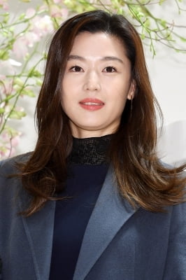  전지현, '각도 무시하는 아름다움'