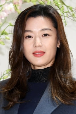  전지현, '가까이서 보면 이런 느낌'