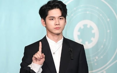 [포토] 워너원 옹성우, '이글이글 타오르는 눈빛 카리스마~'